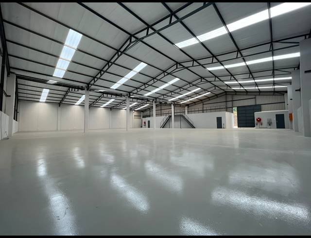 1,214M² WAREHOUSE TO LET IN COSMO BUSINESS PARK